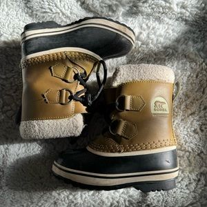 Sorel youth caribou yoot pac snow boots